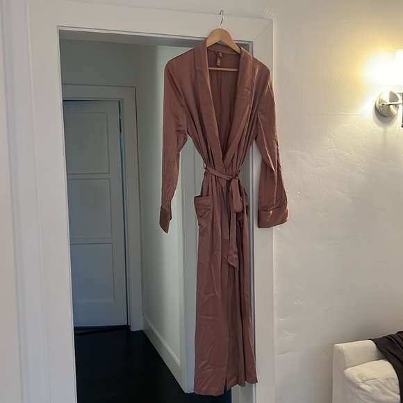 SKIMS - Long Robe (95% silk) 🎀 - Picture 4 of 11